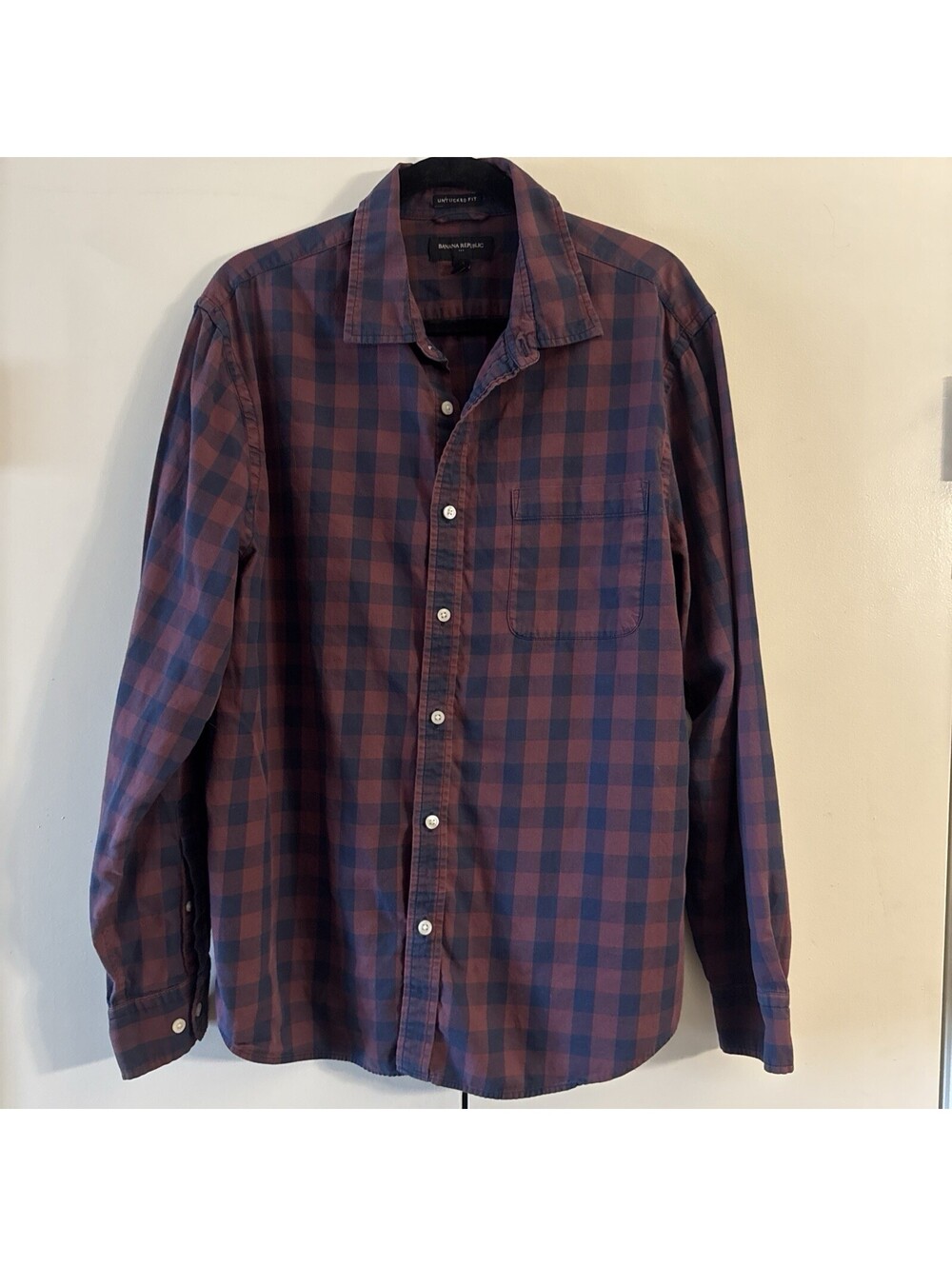 Banana Republic Mens XL Shirt Untucked Fit Long Sleeve Plaid Burgundy Navy Blue